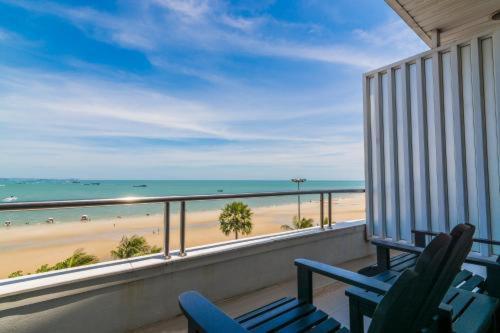 Baboona Beachfront Living Патая Екстериор снимка