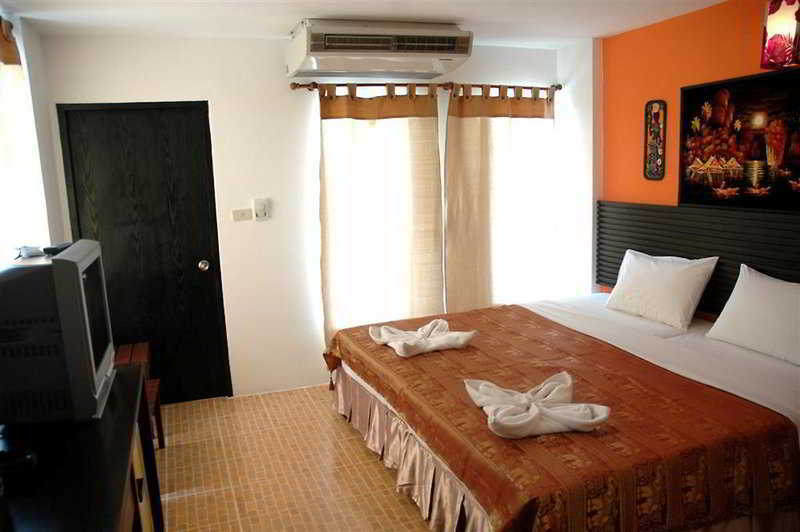 Baboona Beachfront Living Патая Екстериор снимка