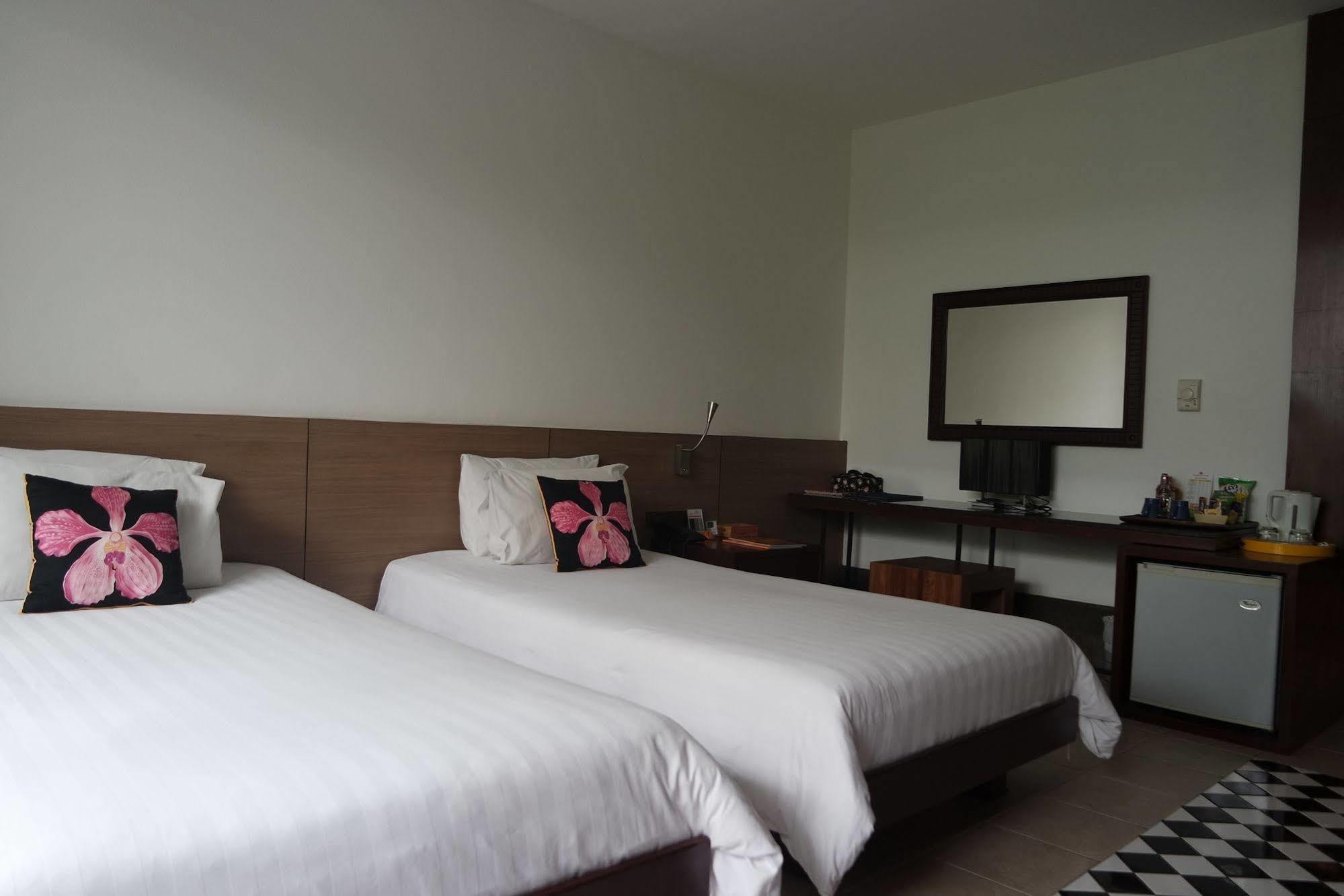 Baboona Beachfront Living Патая Екстериор снимка